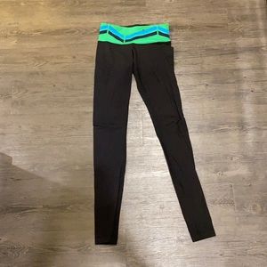 Black wunder under size 4 lululemon